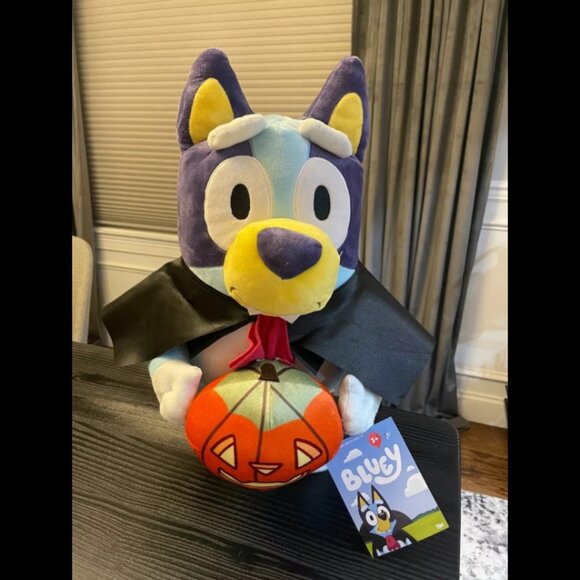 Bluey Gemmy 18.5” Greeter Halloween Vampire With Pumpkin Brand New With Tags - Picture 1 of 5